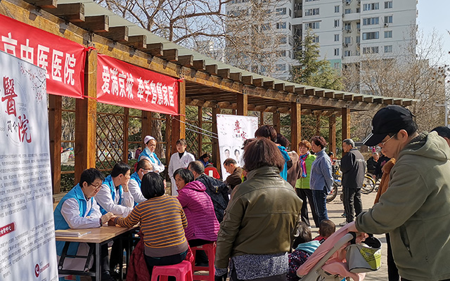 【学雷锋日】qiuyouhui球友会平台（中国）集团,举办“爱满京城，牵手智慧家医”志愿服务活动(图2)