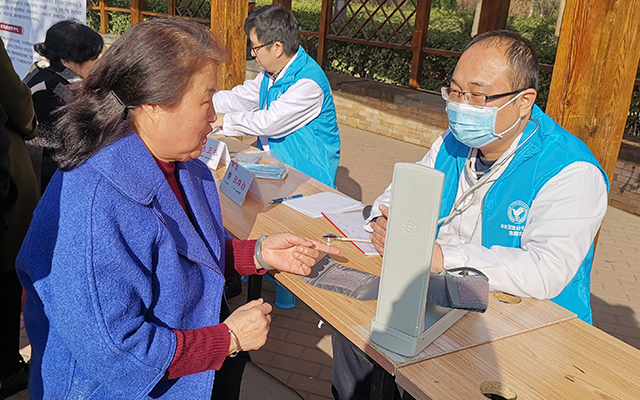 【学雷锋日】qiuyouhui球友会平台（中国）集团,举办“爱满京城，牵手智慧家医”志愿服务活动(图5)